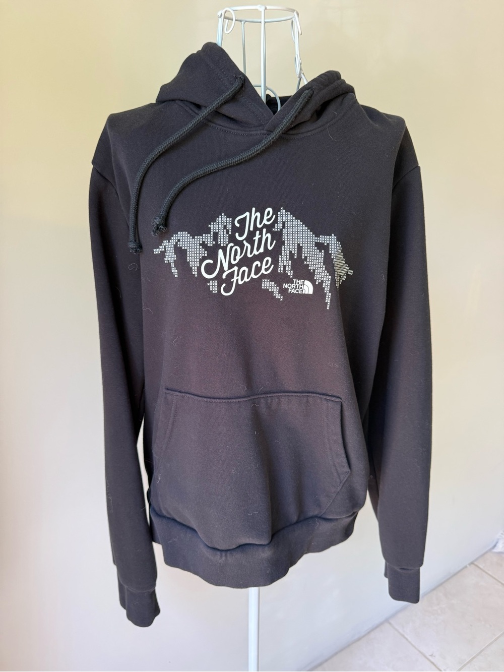 The North Face Women’s Black Graphic Hoodie Pullover Sweatshirt Size S